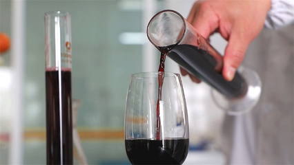 新疆和碩冠龍葡萄釀酒釀造車間榮獲&ldquo;全國工人先鋒號(hào)&rdquo;稱號(hào)